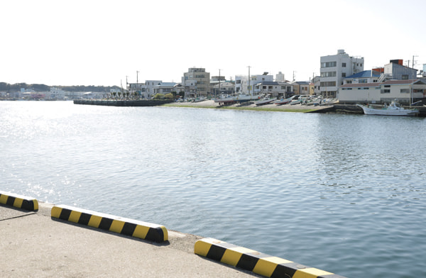 北条湾(城ケ島大橋側)