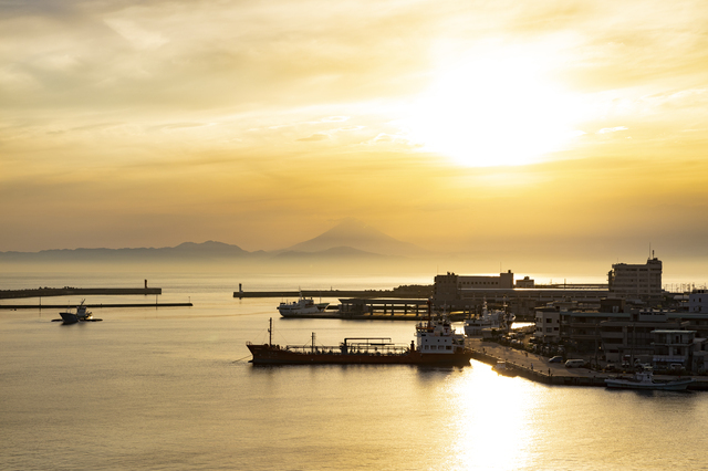 エギングで釣れない人の特徴｜釣れる人は潮の壁を狙う