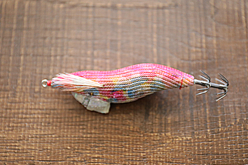 釣れるけどロストしない桐製のエギを販売しています