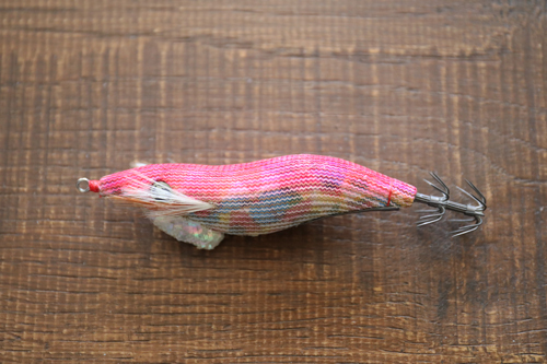 釣れるけどロストしない桐製のエギを販売しています