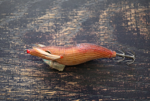 釣れるけどロストしない桐製のエギを販売しています