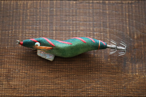 釣れるけどロストしない桐製のエギを販売しています