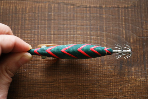 釣れるけどロストしない桐製のエギを販売しています